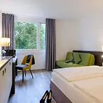 Mercure West Hotel 4*