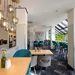 Отель Mercure West