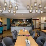 Отель Mercure West 4*