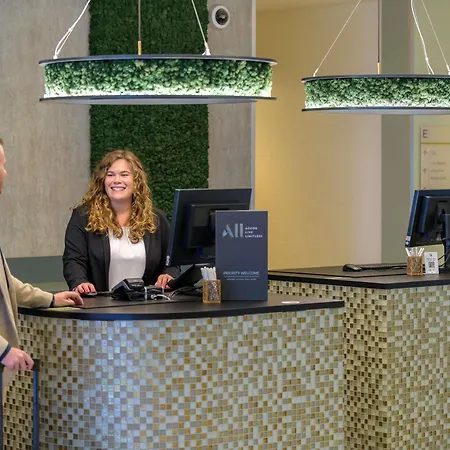 מלון Mercure West 4*