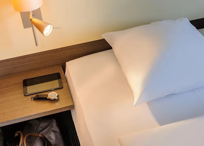 Mercure West מלון