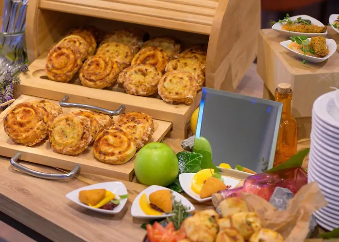 Mercure West מלון