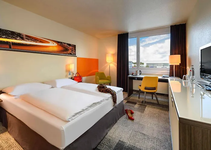 Mercure West מלון