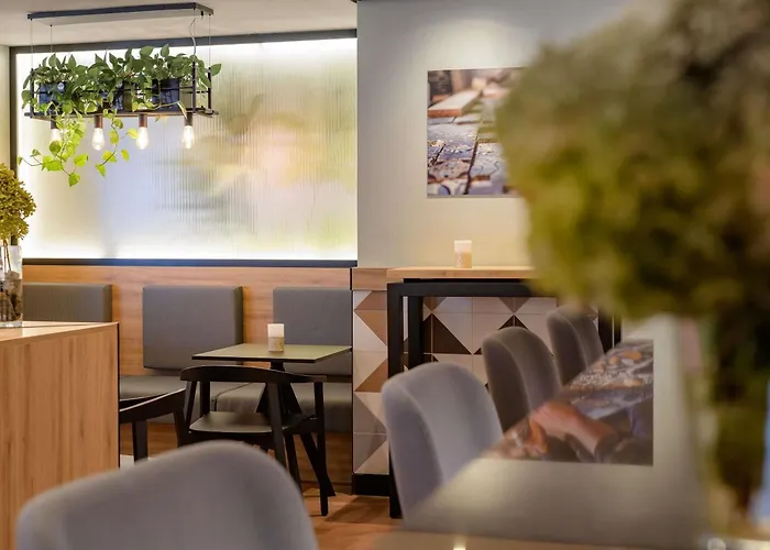 Mercure West מלון