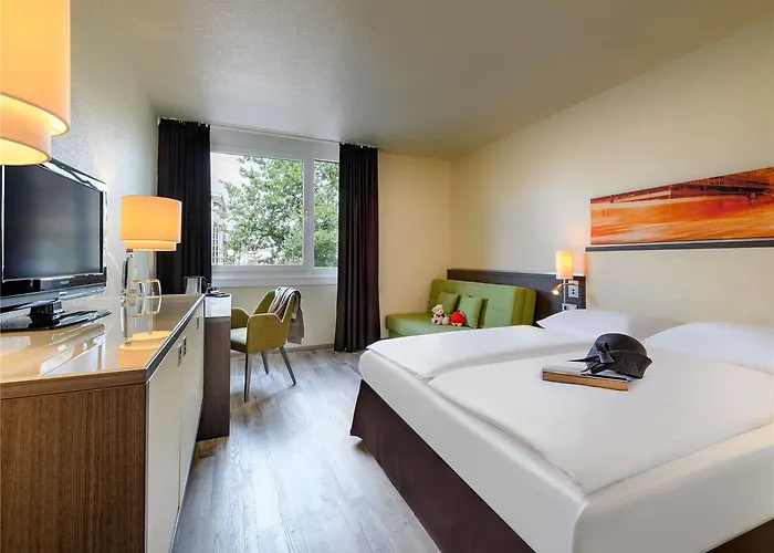 Mercure West מלון