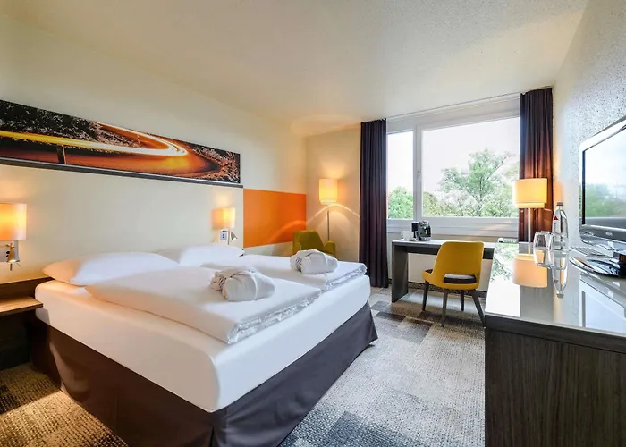 מלון Mercure West 4*