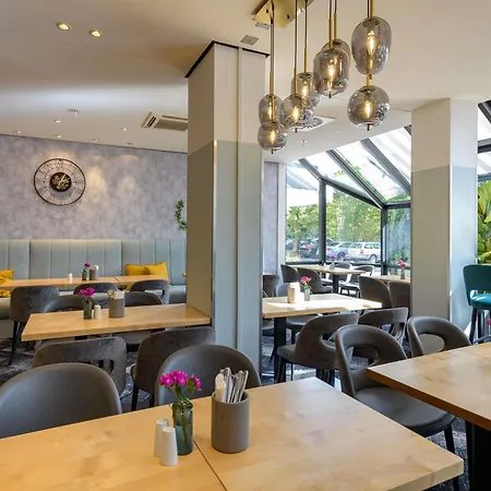 Mercure West Hotel 4*