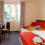 Mercure West מלון 4*