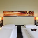 Mercure West מלון