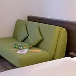 ميركيور كولن ويست فندق