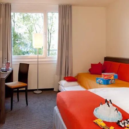 Mercure West מלון 4*