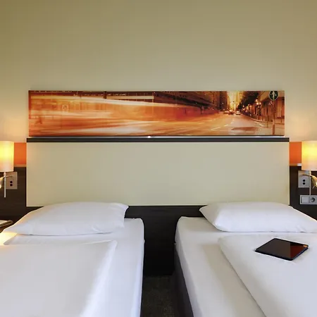 Mercure West מלון