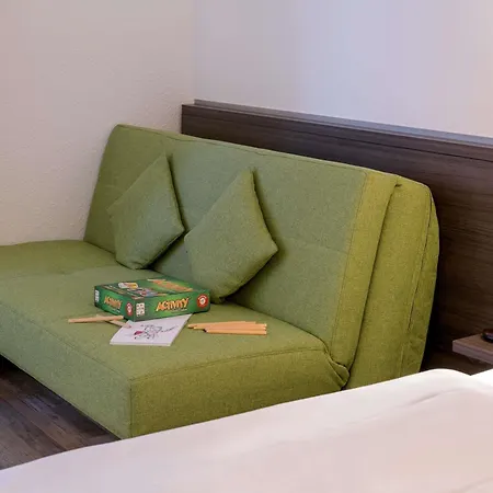 Mercure West מלון