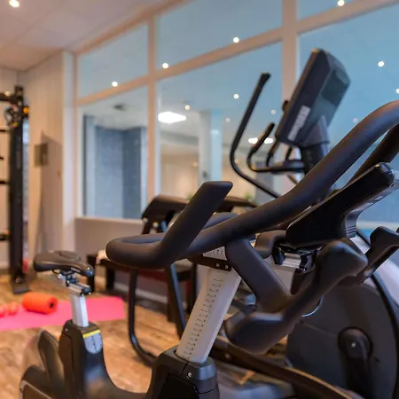 מלון Mercure West 4*