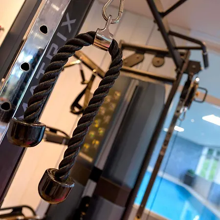 Mercure West מלון