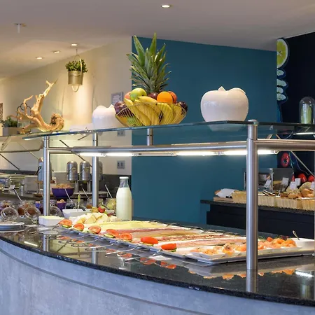 Mercure West מלון 4*