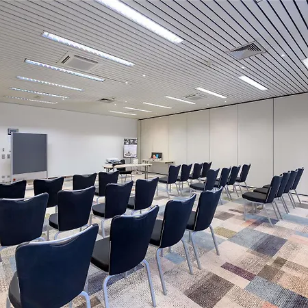 Mercure West מלון 4*