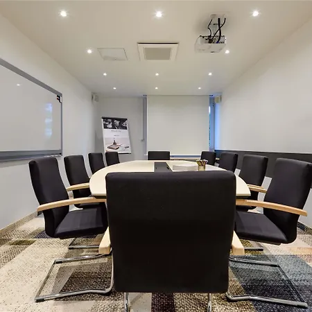 Mercure West מלון 4*