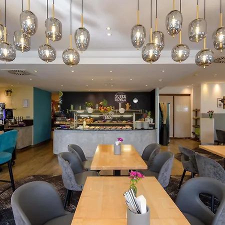 מלון Mercure West 4*