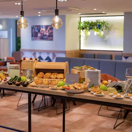 Mercure West 4*