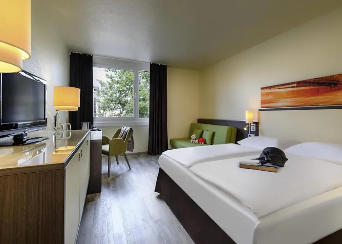 Mercure West 4*