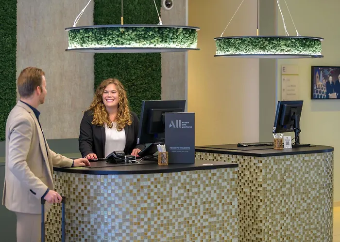 호텔 머큐어 웨스트 4*