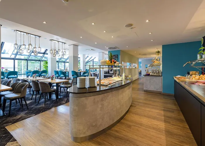 Mercure West 4*